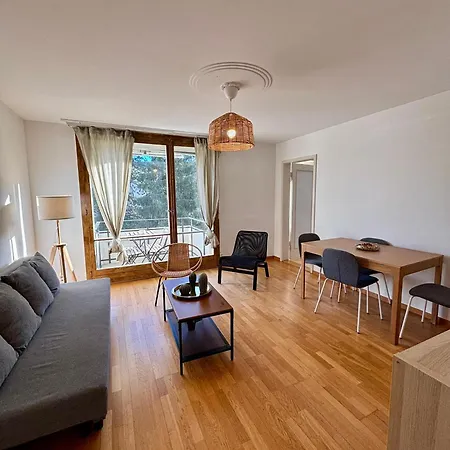 Simple And Warm On Koeschenruetistrasse *