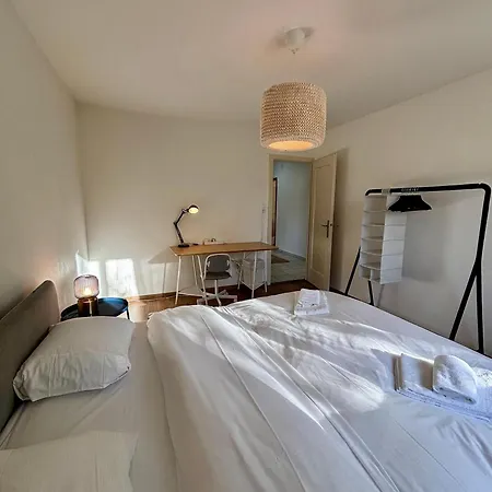 Simple And Warm On Koeschenruetistrasse Zurych