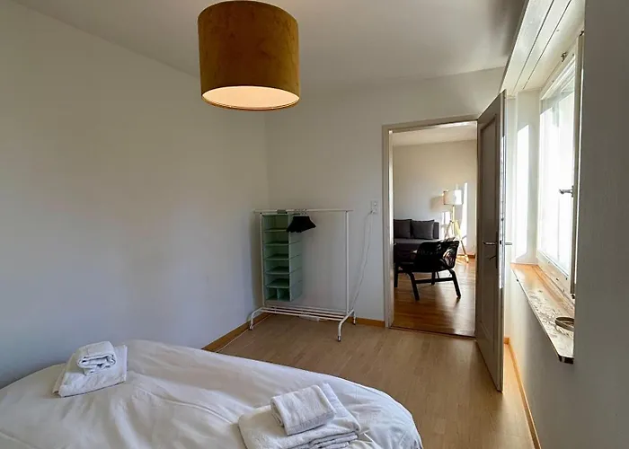 Simple And Warm On Koeschenruetistrasse *