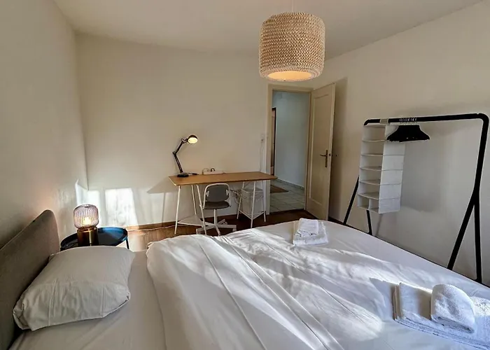 Simple And Warm On Koeschenruetistrasse Zürich