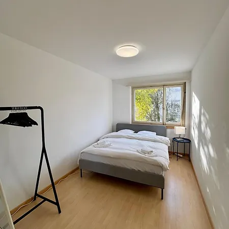 Апартаменты Simple And Warm On Koeschenruetistrasse Цюрих