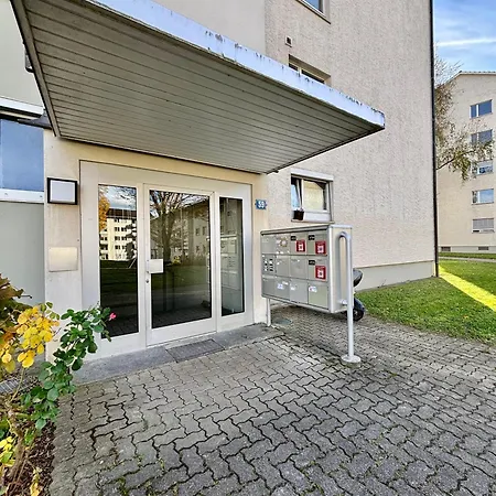 Simple And Warm On Koeschenruetistrasse * Цюрих