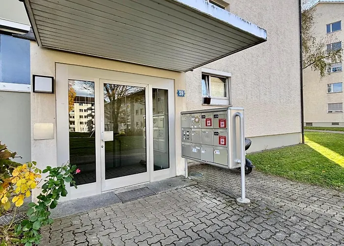 Simple And Warm On Koeschenruetistrasse * Zürich