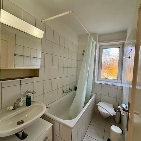 Simple And Warm On Koeschenruetistrasse Zurich